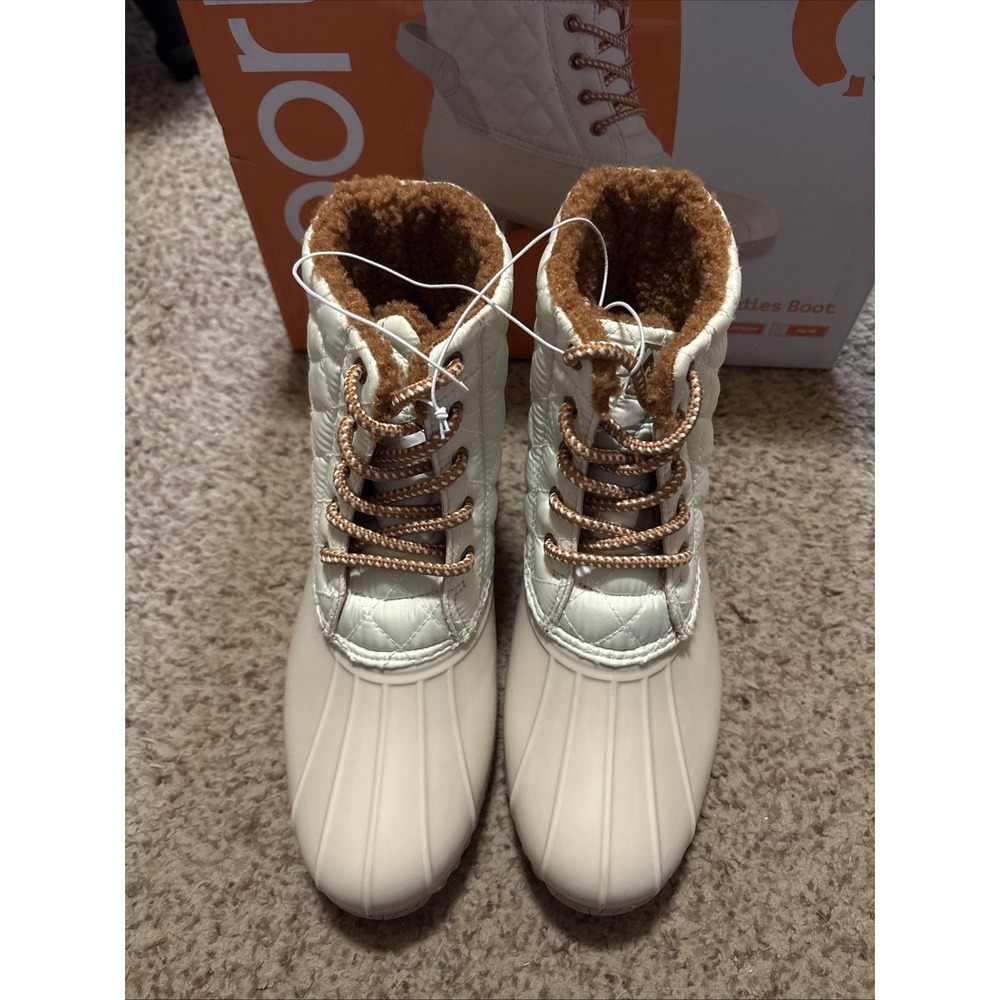 New Sporto Ladie's Andie Duck Water Repellant Boot Ankle Bootie Ivory, Size 7‎